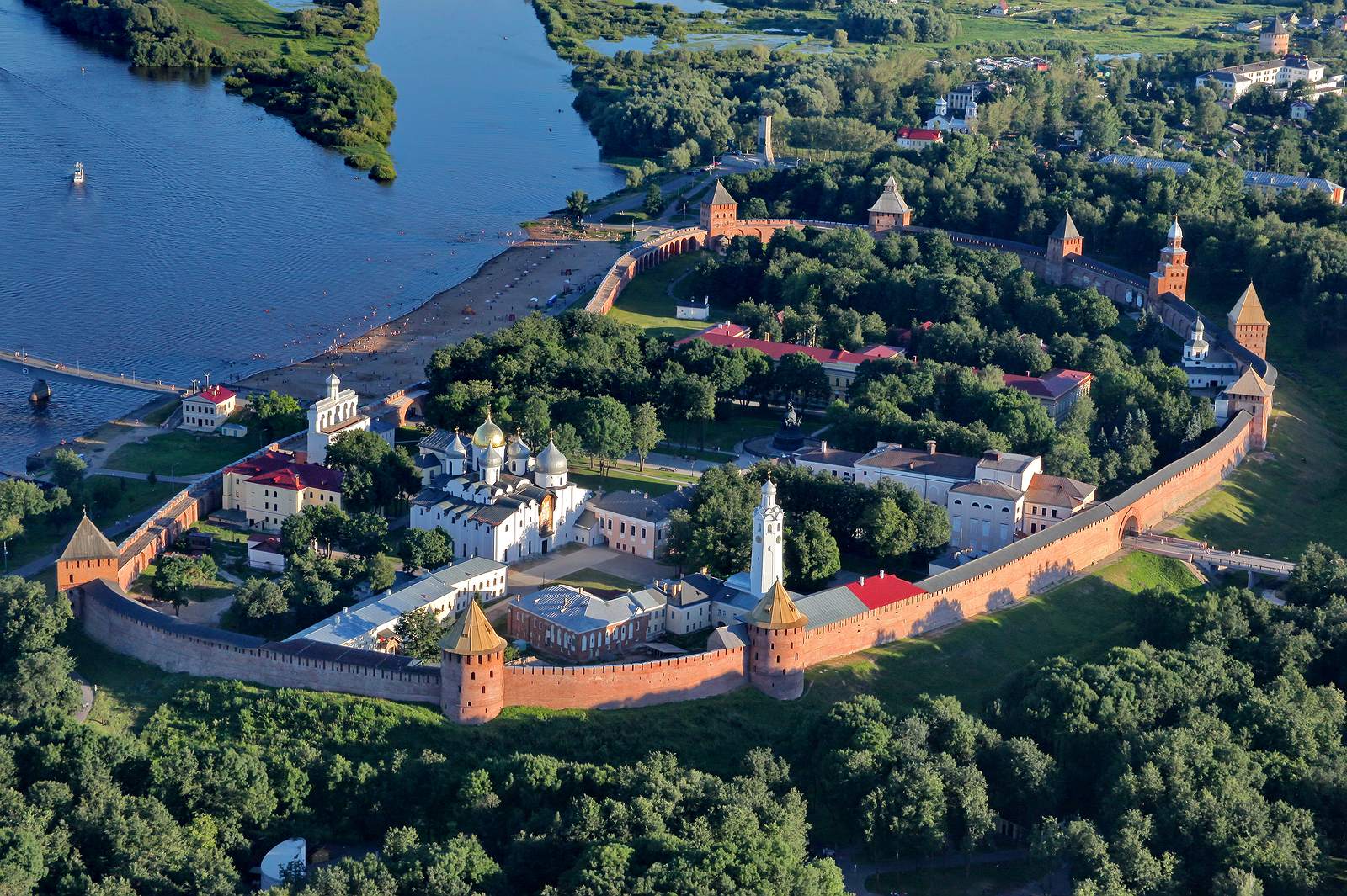 Фото крепости в Новгороде
