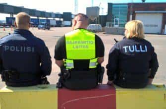 сотрудники таможни