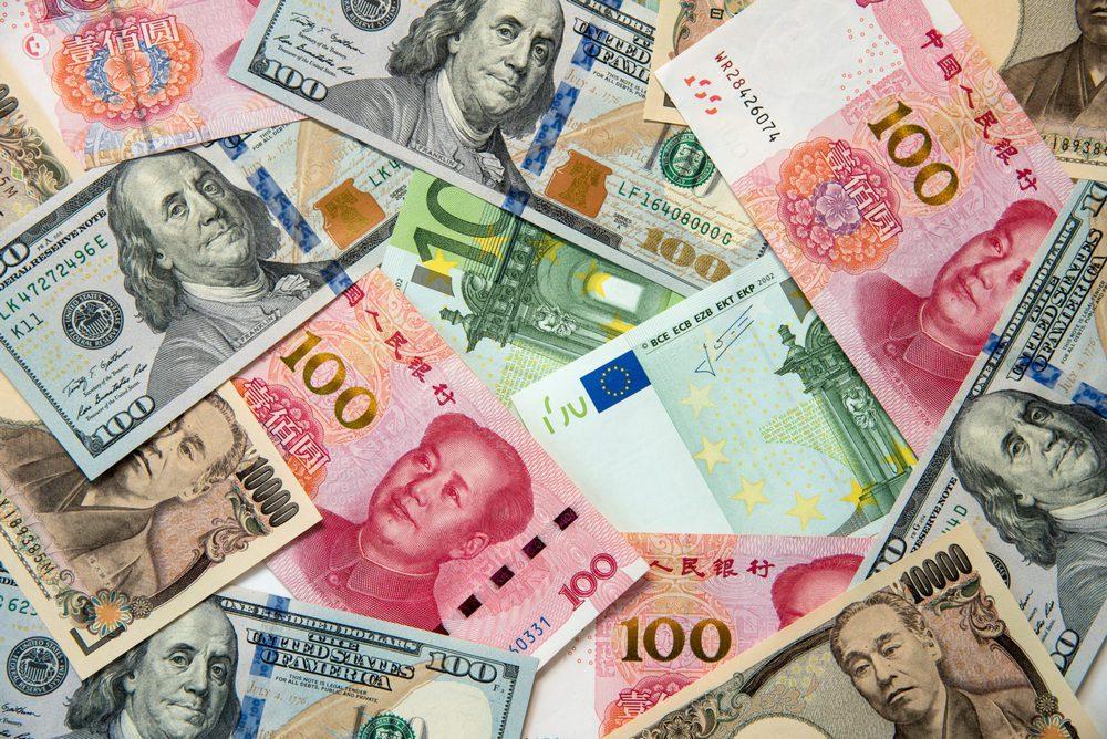 Мировые деньги валюты. Китайская валюта. Доллар и евро. Мировые банкноты изображения. Мировые деньги валюта